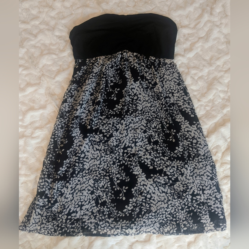 Express Bandeau Dress. Size Medium. Black and very pale grey.